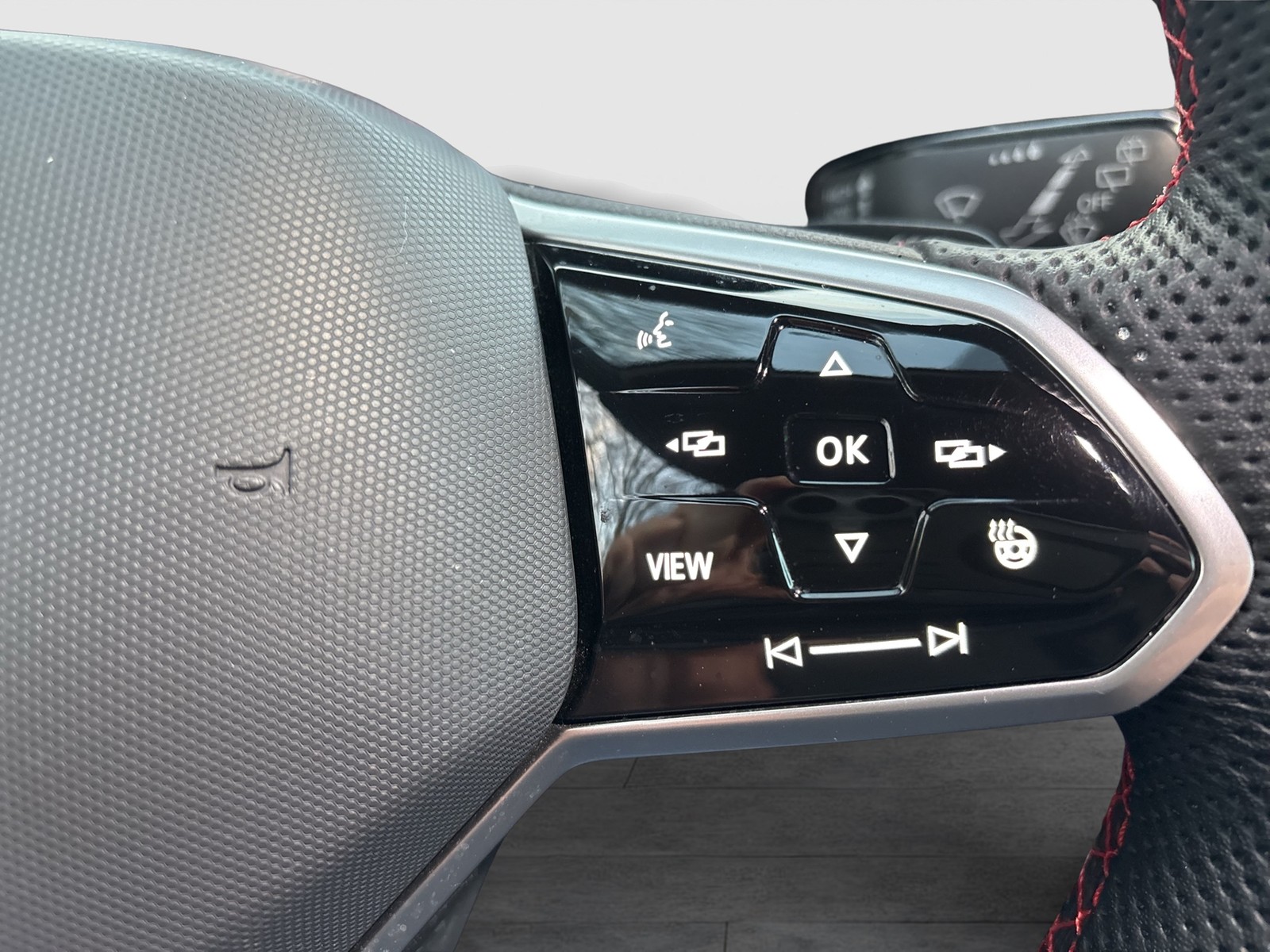 Volkswagen Golf VIII 2.0 GTI CLUBSPORT AKRAPOVIC CAM LM19