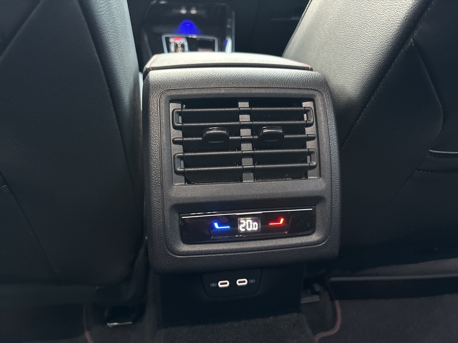 Volkswagen Golf VIII 2.0 GTI CLUBSPORT AKRAPOVIC CAM LM19