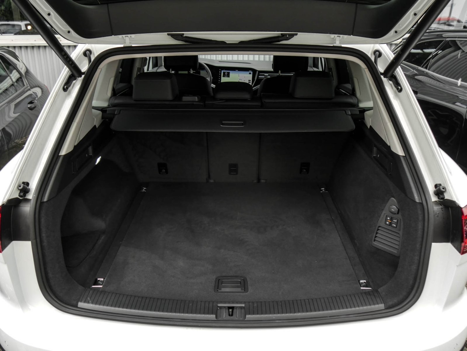 Volkswagen Touareg V6 NEUES MODELL AHK CAM ACC LM19 NAVI