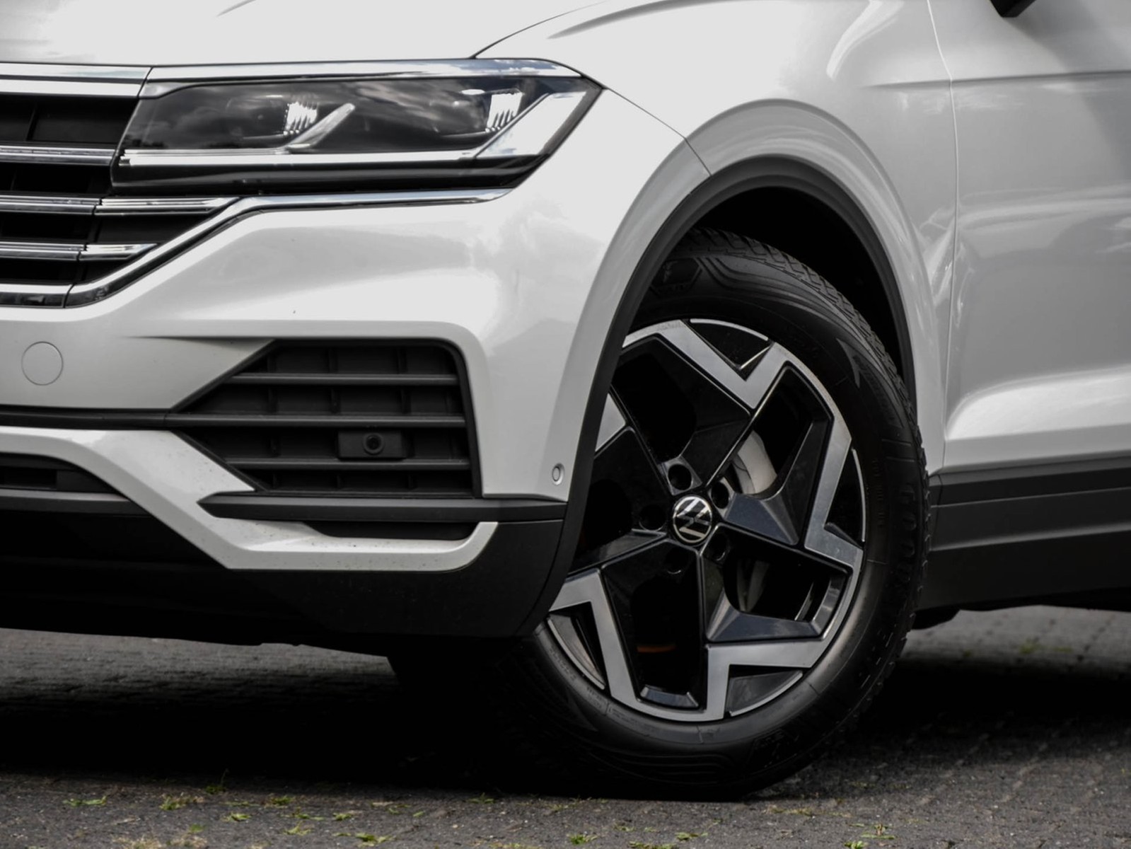 Volkswagen Touareg V6 NEUES MODELL AHK CAM ACC LM19 NAVI