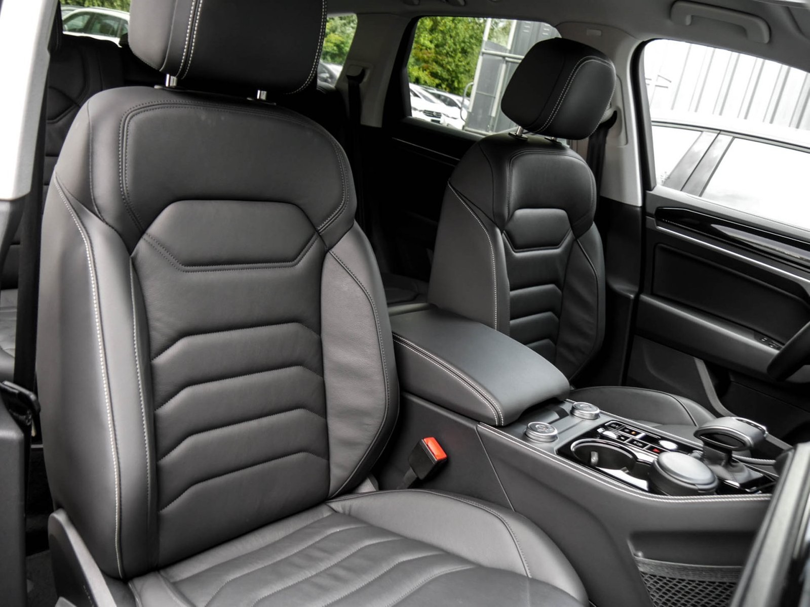 Volkswagen Touareg V6 NEUES MODELL AHK CAM ACC LM19 NAVI