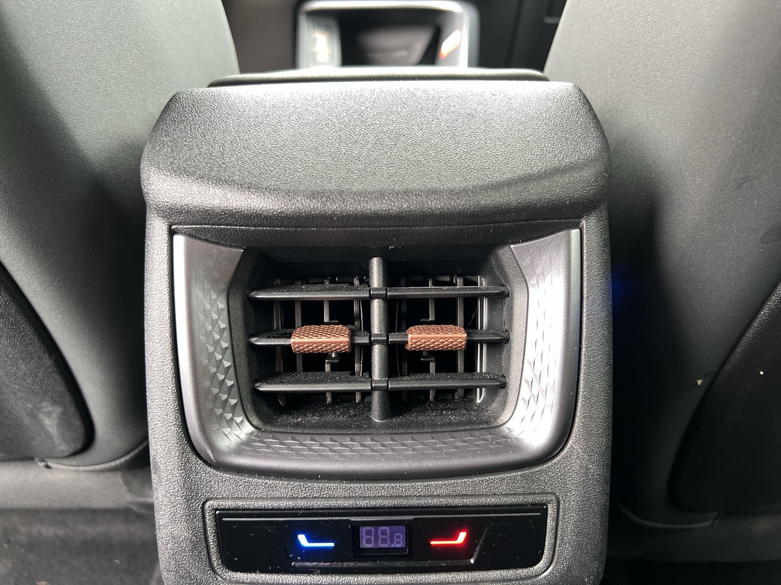 Cupra Terramar 1.5 eTSI 360CAM ACC LM18 HEADUP EKLAPPE