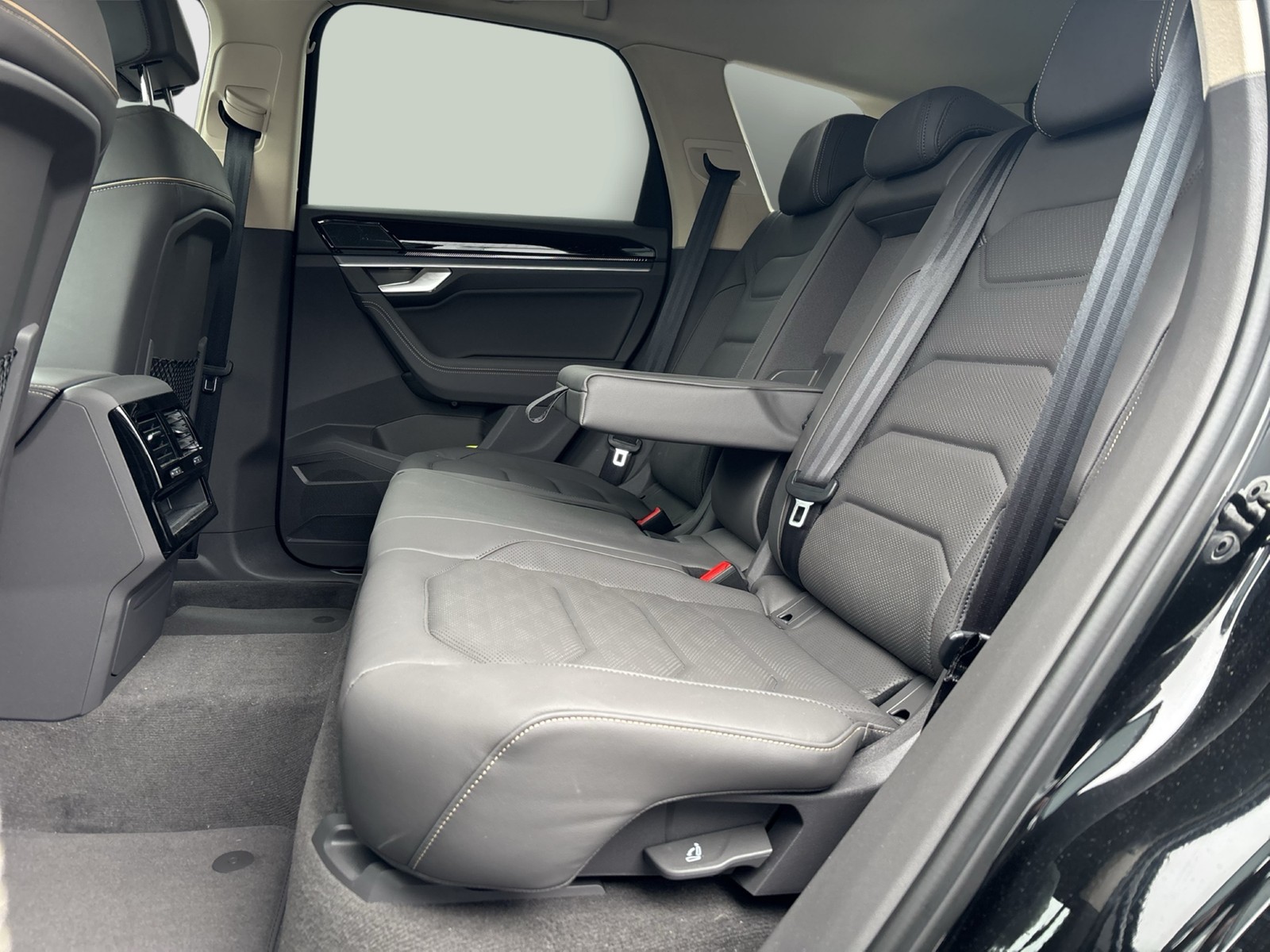 Volkswagen Touareg V6 R-LINE AHK CAM ACC LM20 HDMATRIX NAVI