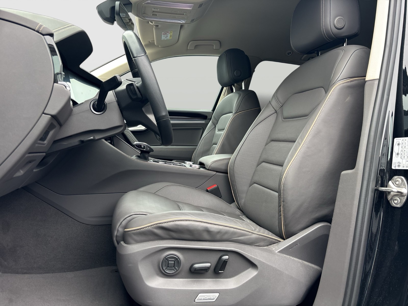 Volkswagen Touareg V6 R-LINE AHK CAM ACC LM20 HDMATRIX NAVI