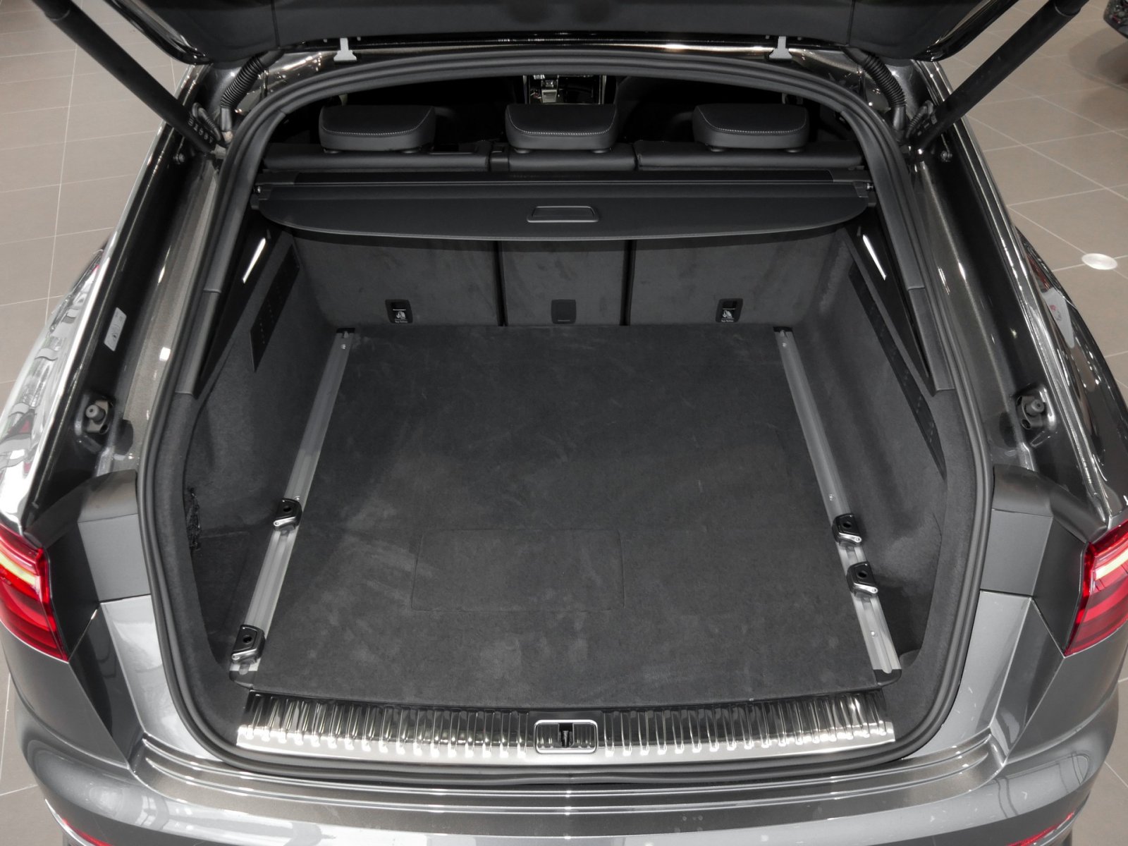 Audi Q8 TFSI e quattro tiptronic S Line Softclose+B&O+PAno+AHK+Sonnenschutzverglasung+Allradlenkung