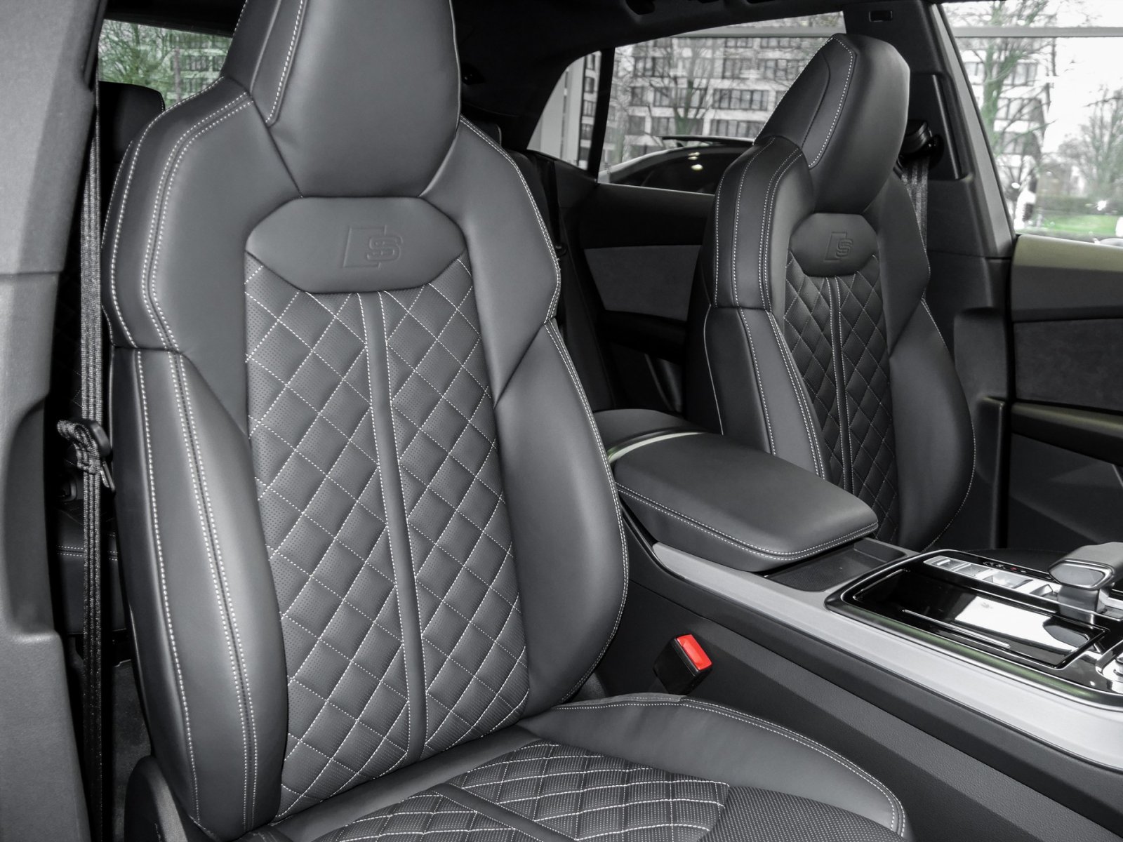 Audi Q8 TFSI e quattro tiptronic S Line Softclose+B&O+PAno+AHK+Sonnenschutzverglasung+Allradlenkung