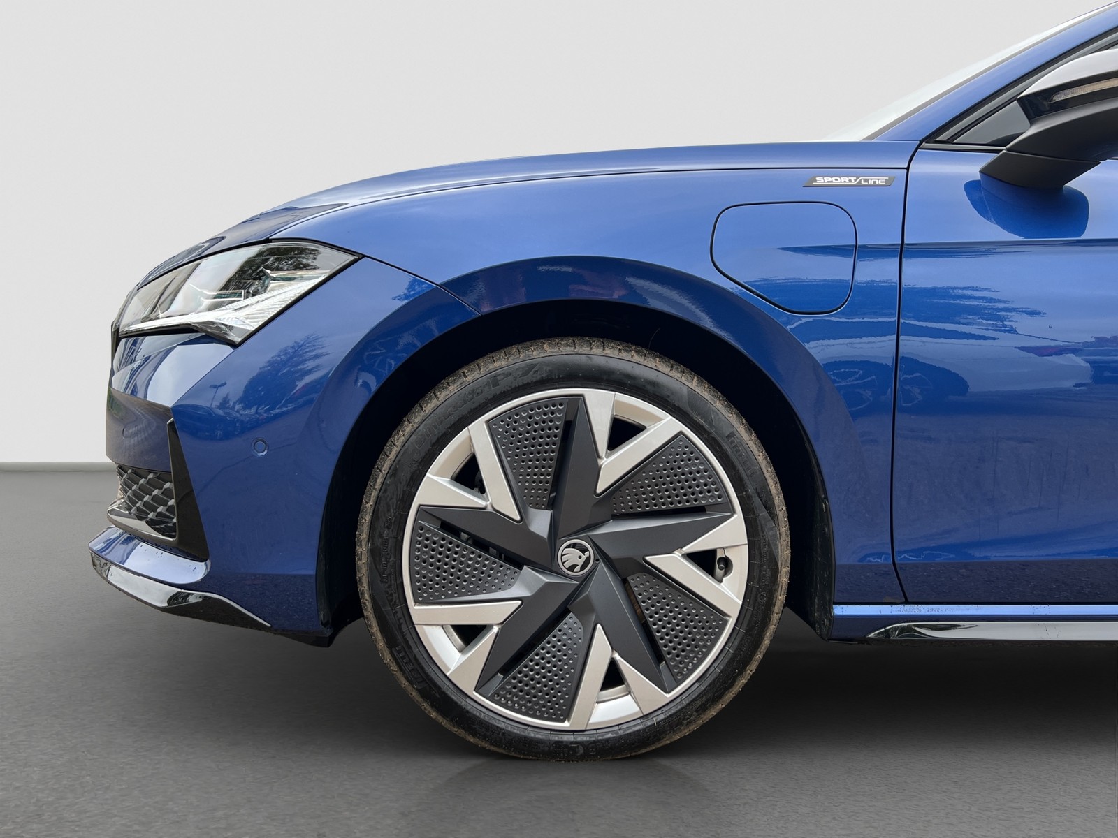 Skoda Superb Combi 1.5 iV SPORTLINE LEDER AHK LM19