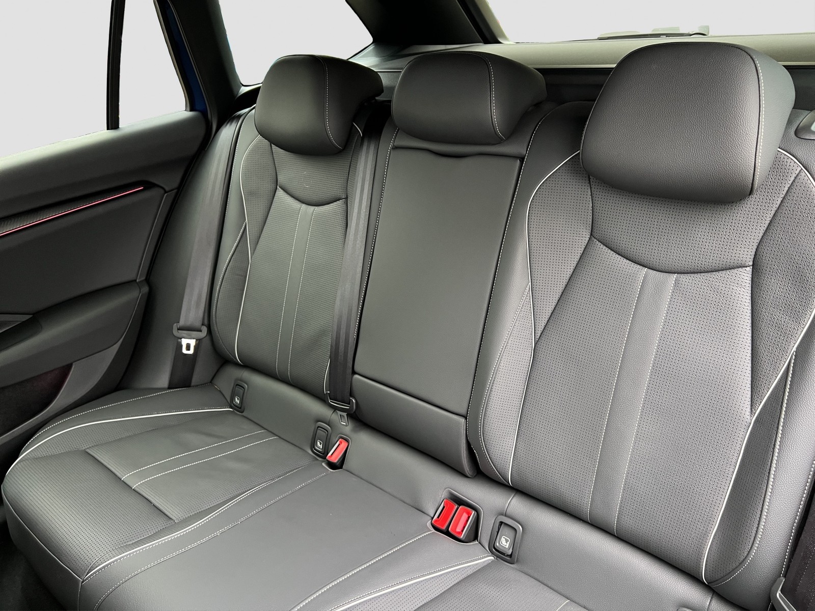 Skoda Superb Combi 1.5 iV SPORTLINE LEDER AHK LM19