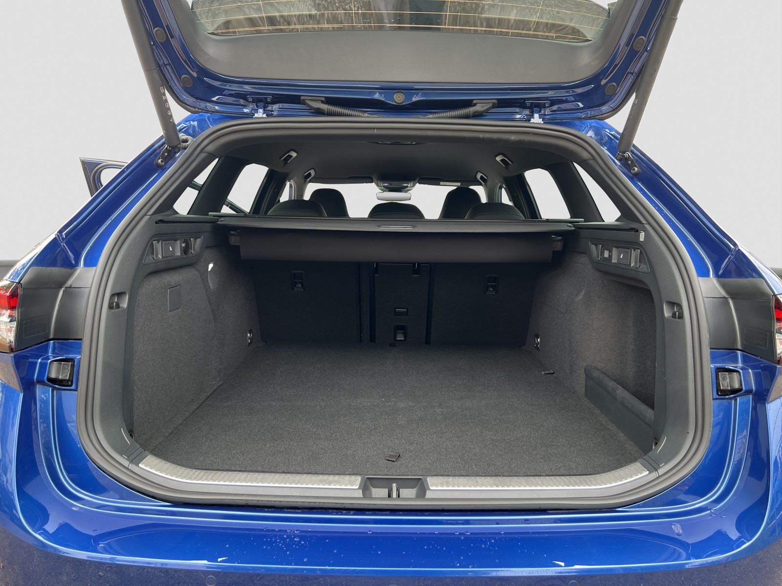 Skoda Superb Combi 1.5 iV SPORTLINE LEDER AHK LM19