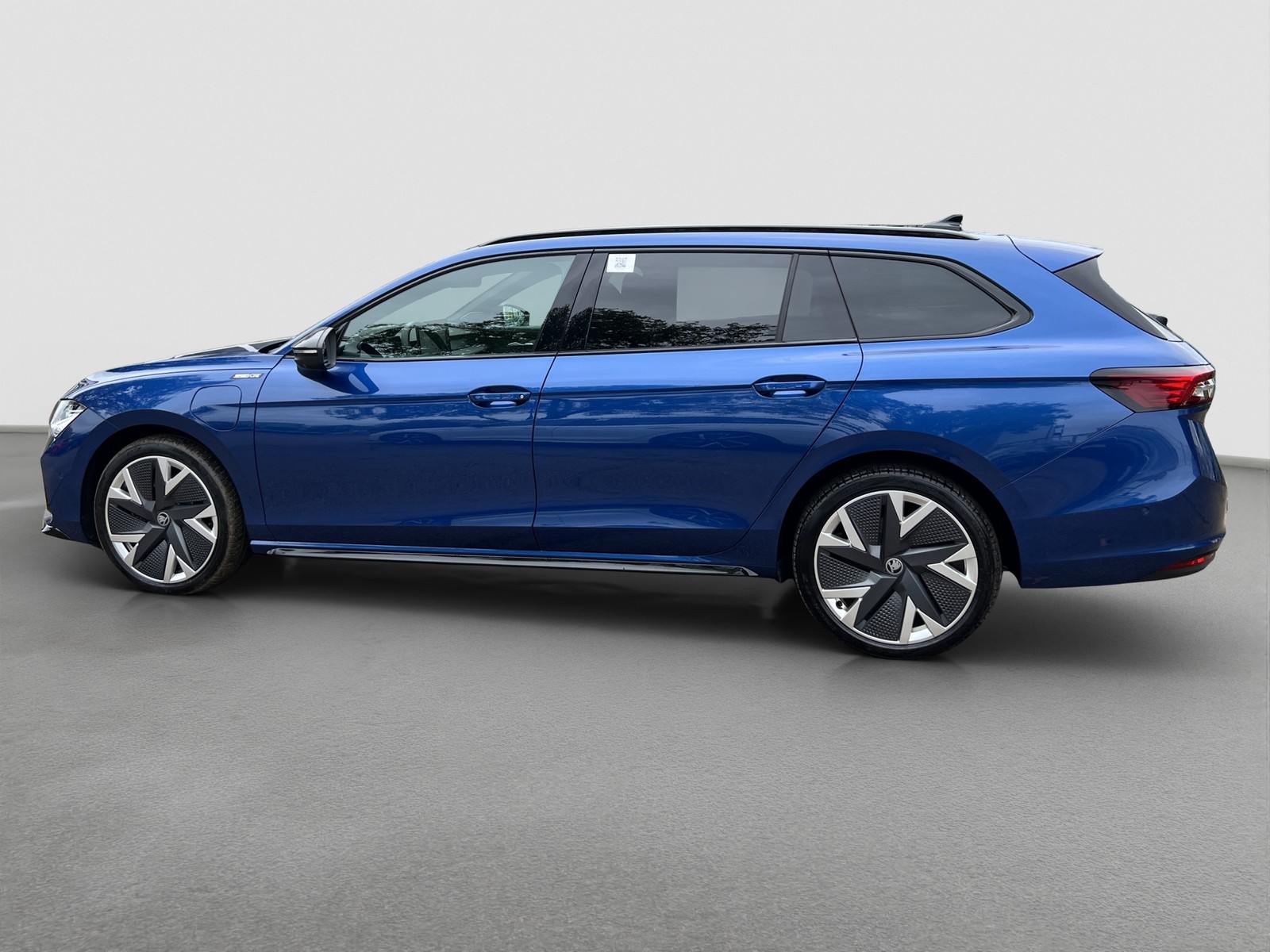 Skoda Superb Combi 1.5 iV SPORTLINE LEDER AHK LM19