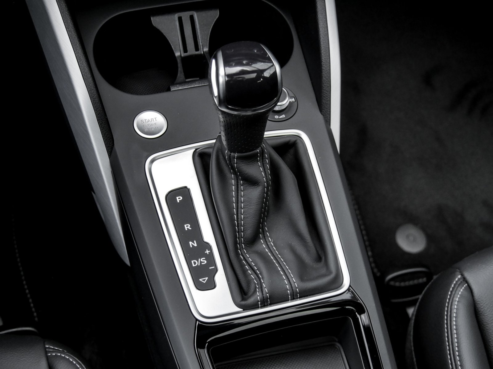 Audi Q2 35 S LINE BLACKPAK PANO AHK CAM LM19 NAVI+