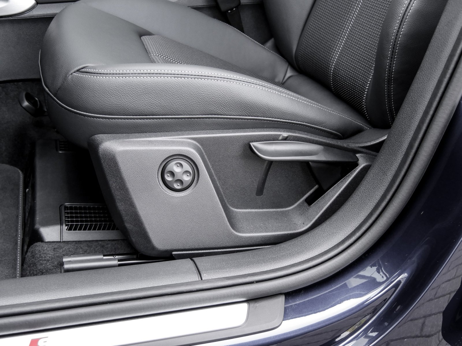 Audi Q2 35 S LINE BLACKPAK PANO AHK CAM LM19 NAVI+