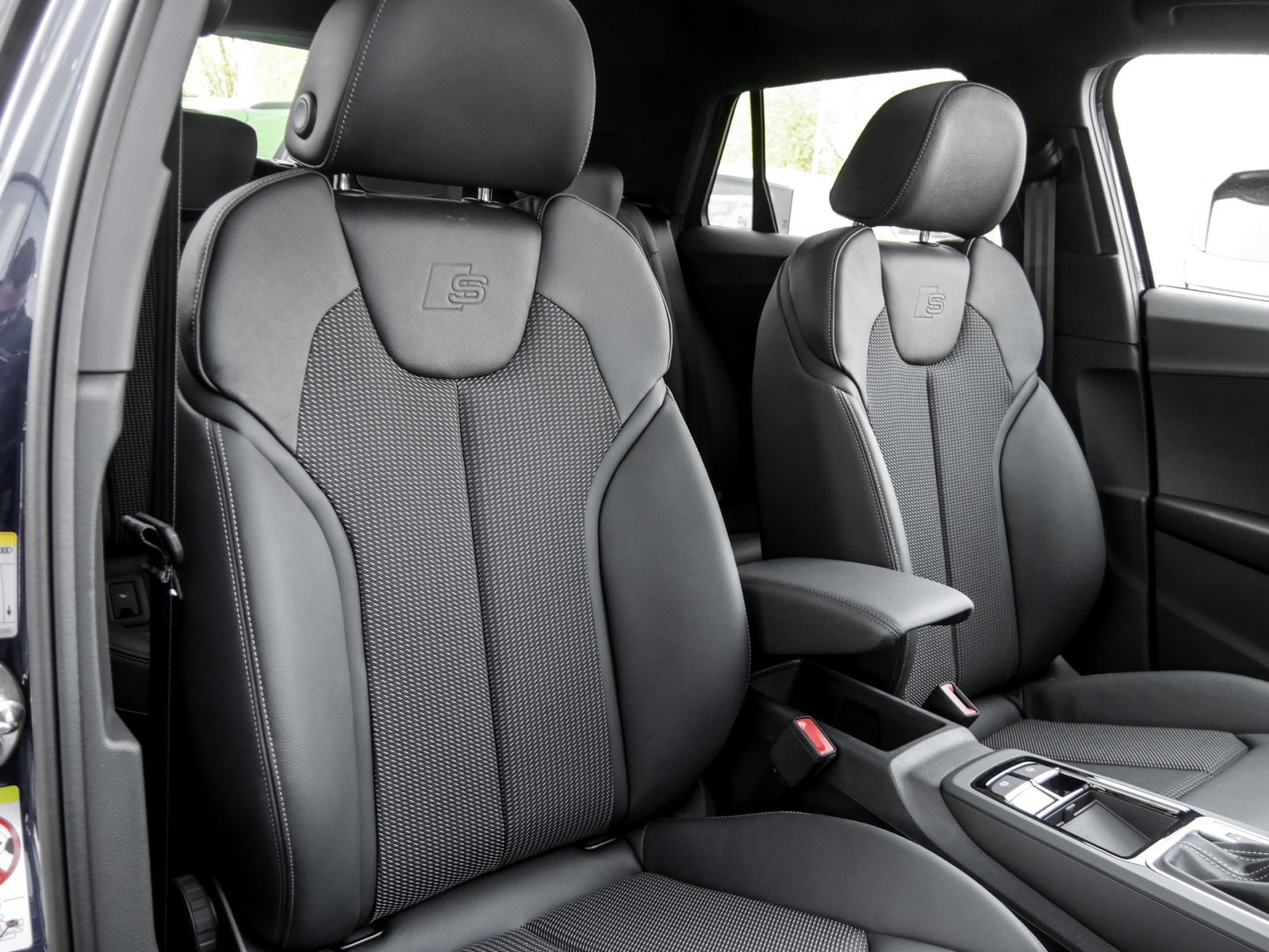 Audi Q2 35 S LINE BLACKPAK PANO AHK CAM LM19 NAVI+