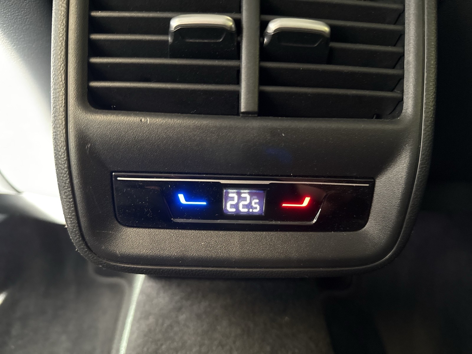 Volkswagen Passat Variant 1.5 HYBRID BUSINESS AHK CAM ACC