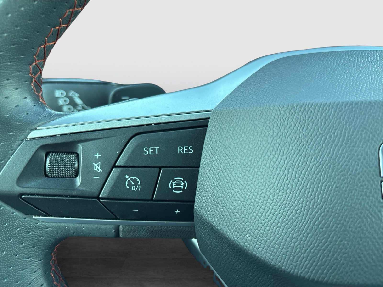 Seat Arona 1.0 FR Beats LM18 NAVI SITZHEIZUNG LED