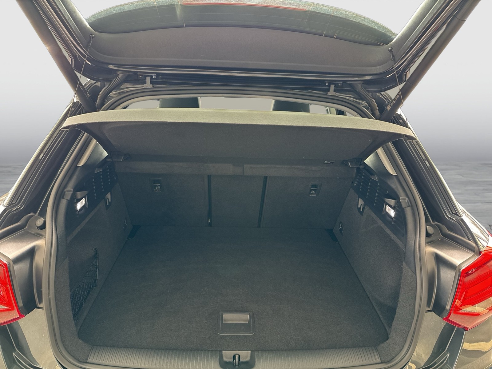 Audi Q2 35 quattro advanced BLACKPAK CAM ACC E-KLAPPE