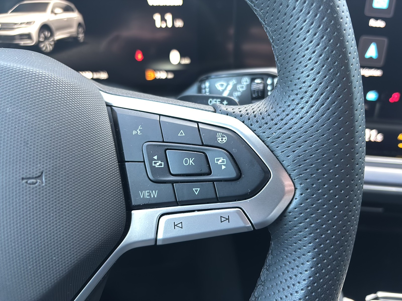 Volkswagen Touareg V6 R-LINE NEUES MODELL AHK CAM ACC LM19