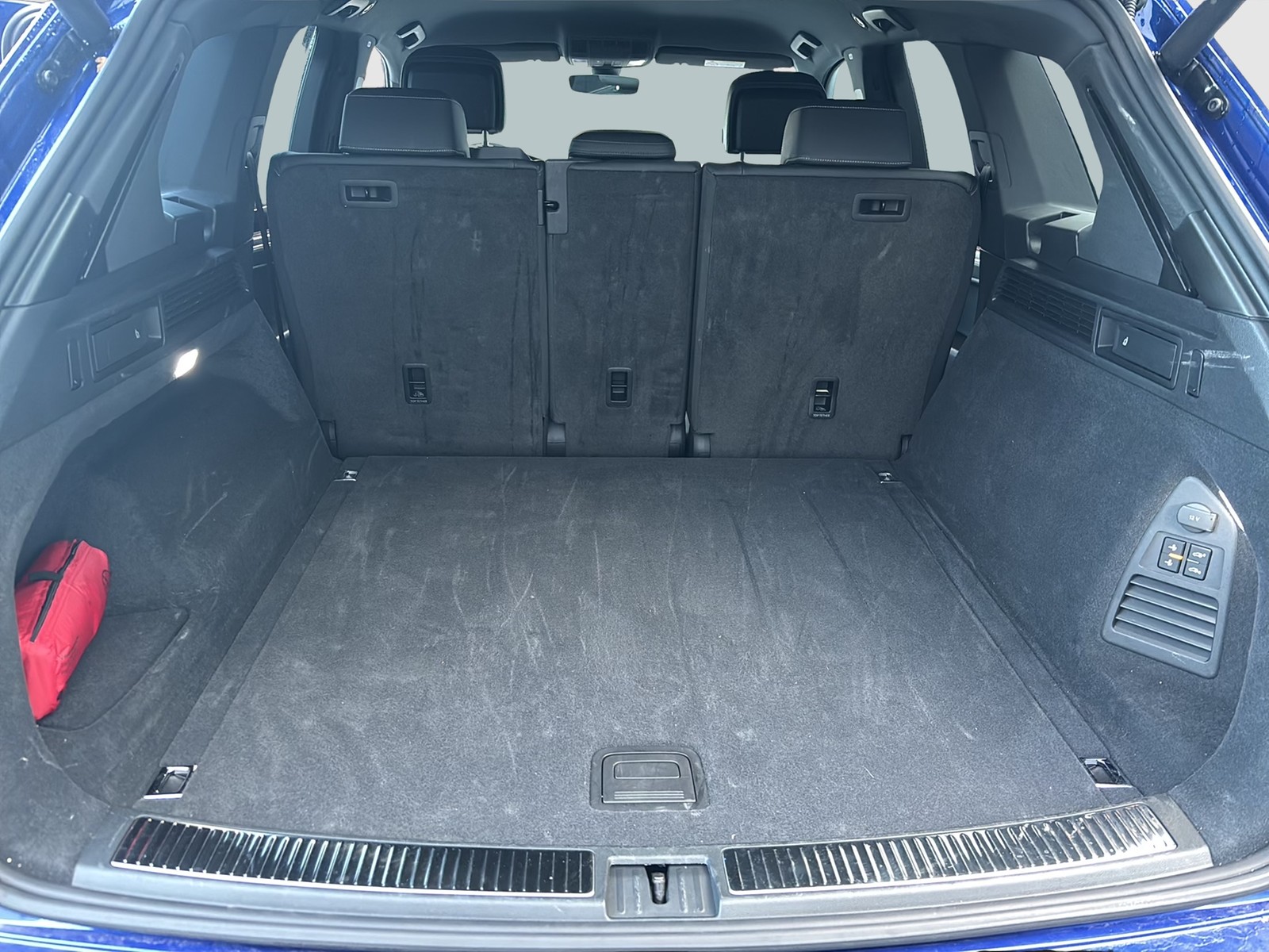 Volkswagen Touareg V6 R-LINE NEUES MODELL AHK CAM ACC LM19