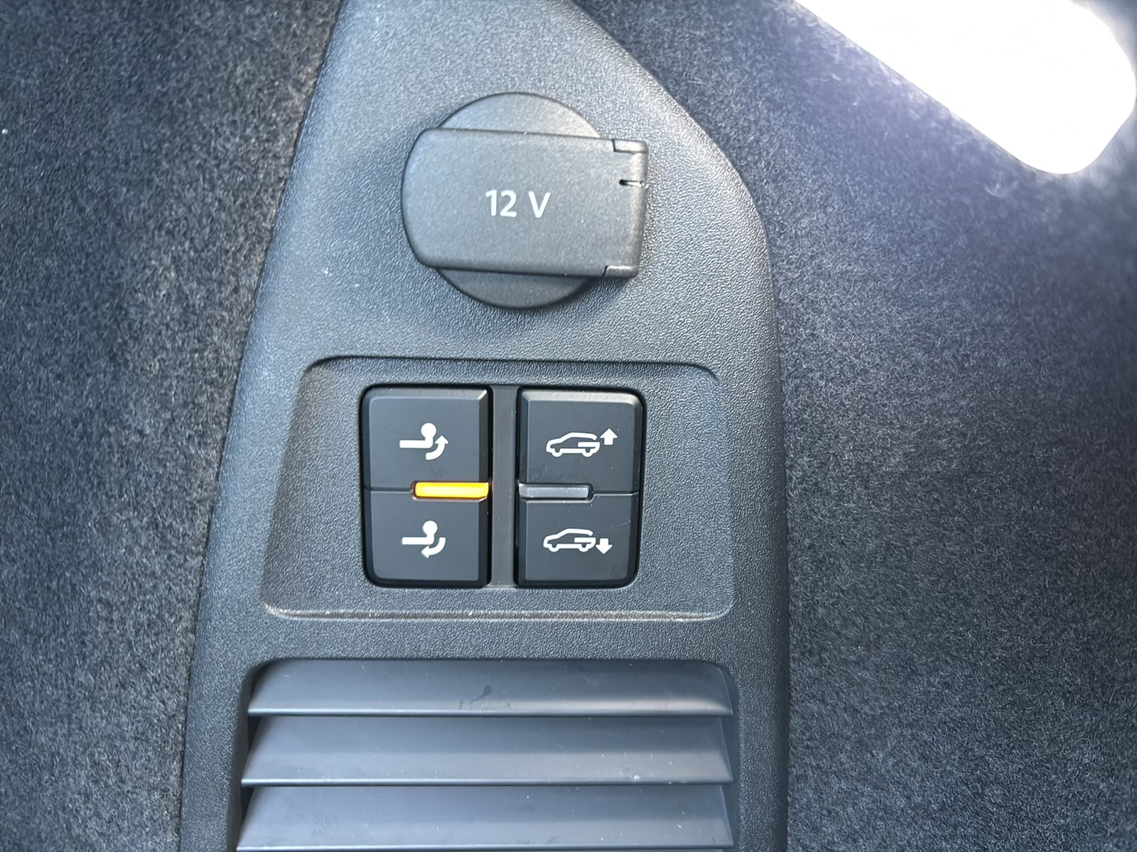 Volkswagen Touareg V6 R-LINE NEUES MODELL AHK CAM ACC LM19