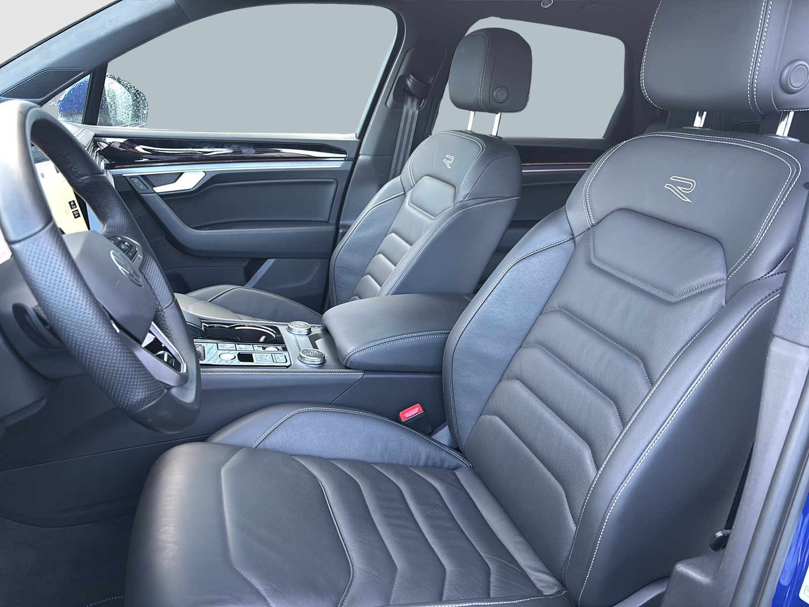 Volkswagen Touareg V6 R-LINE NEUES MODELL AHK CAM ACC LM19