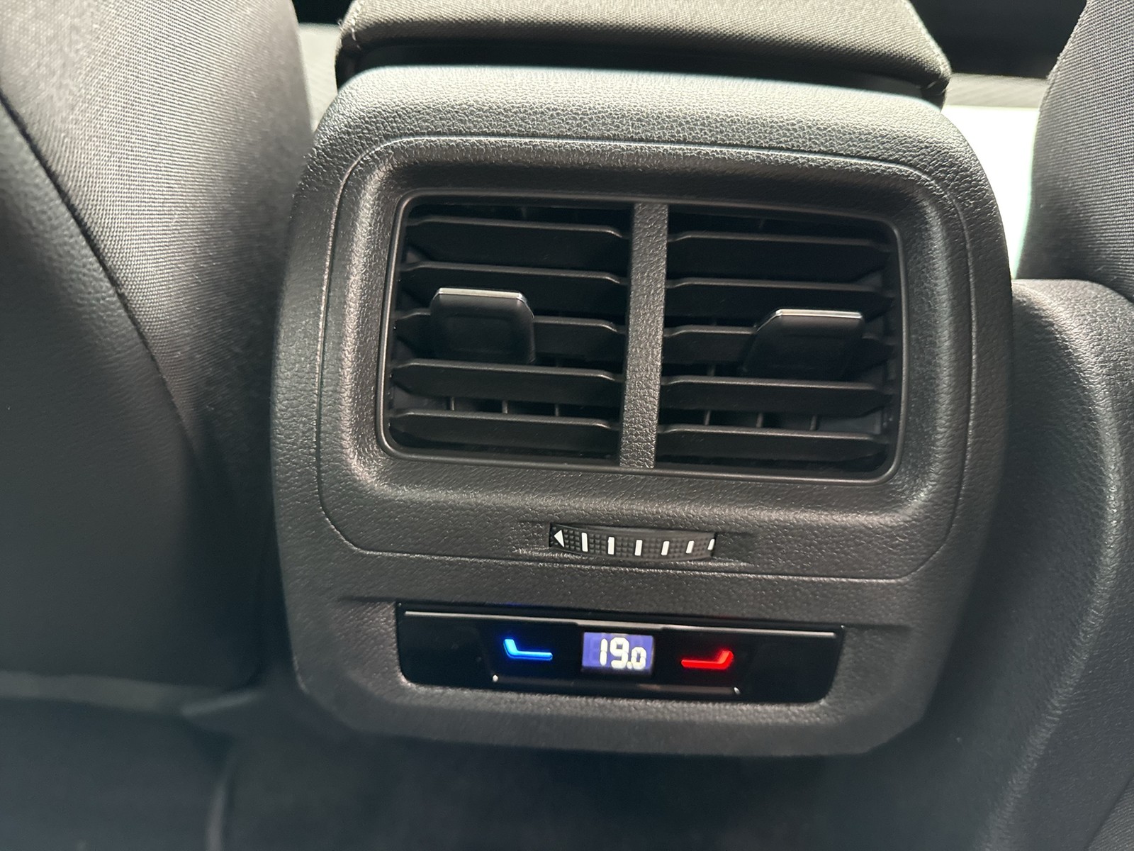 Volkswagen Touran 1.5 R-LINE EXT. CAM ACC LM17 NAVI SITZHZ.