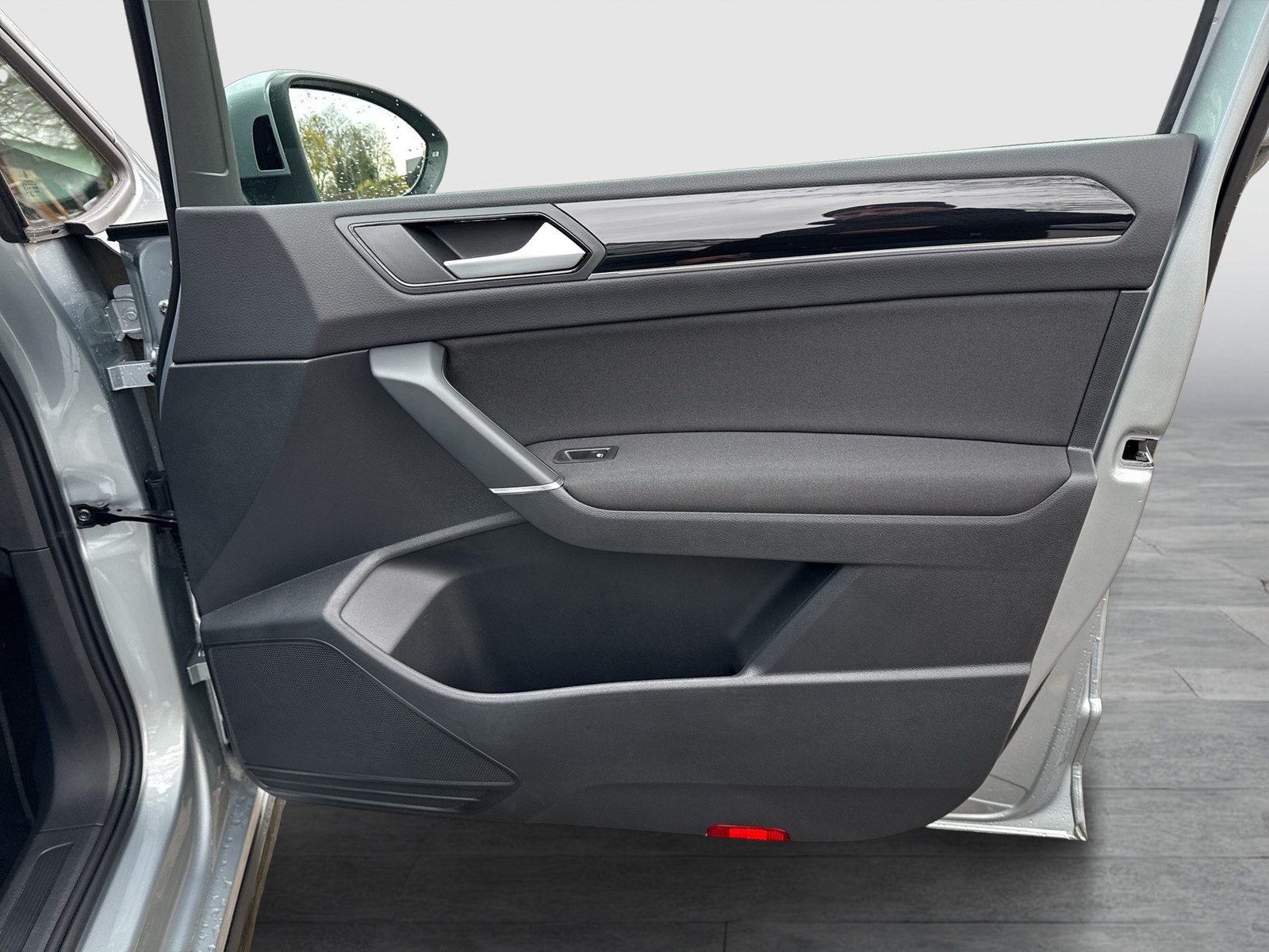 Volkswagen Touran 1.5 R-LINE EXT. CAM ACC LM17 NAVI SITZHZ.