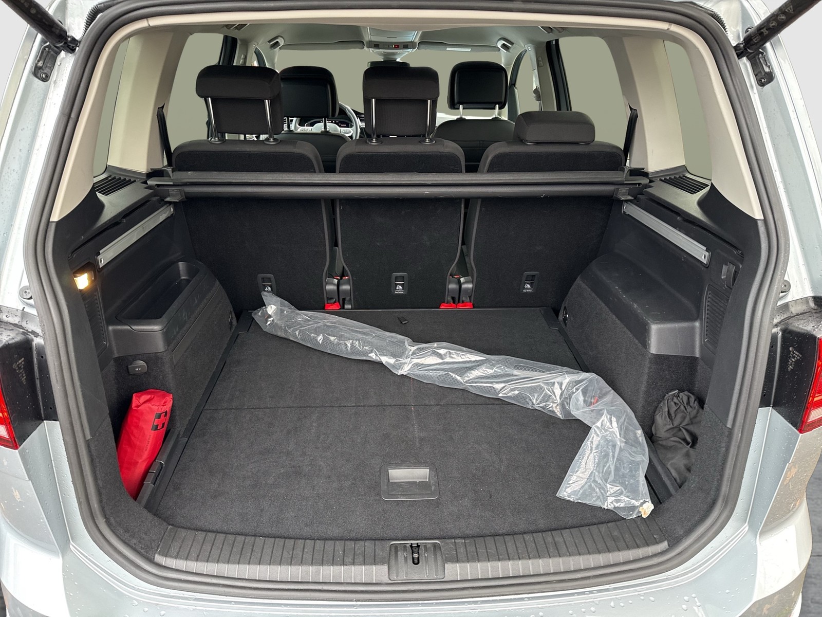 Volkswagen Touran 1.5 R-LINE EXT. CAM ACC LM17 NAVI SITZHZ.