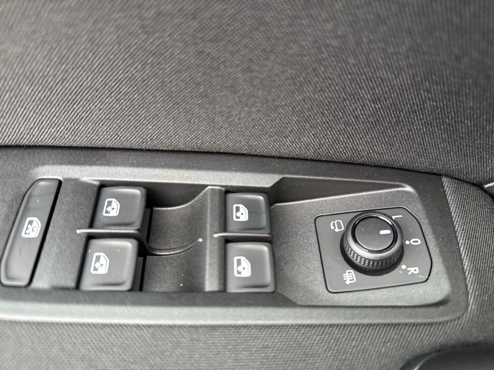 Volkswagen Touran 1.5 R-LINE EXT. CAM ACC LM17 NAVI SITZHZ.