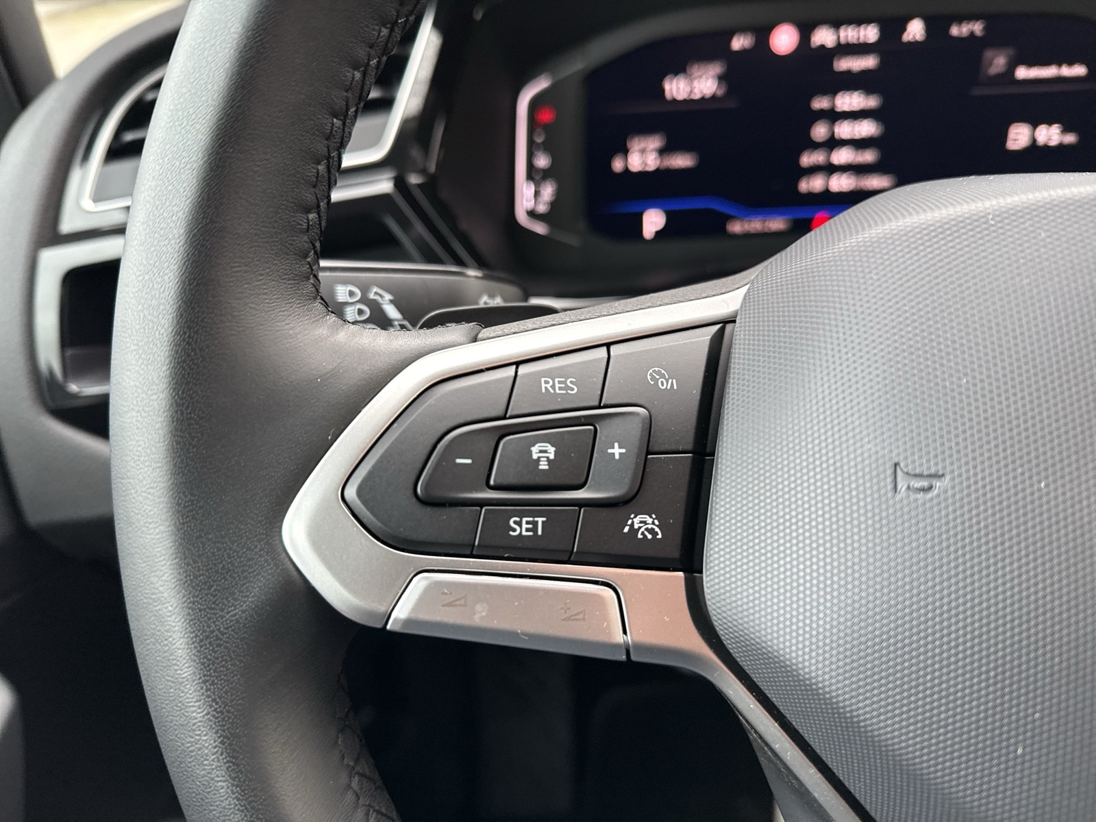 Volkswagen Touran 1.5 R-LINE EXT. CAM ACC LM17 NAVI SITZHZ.