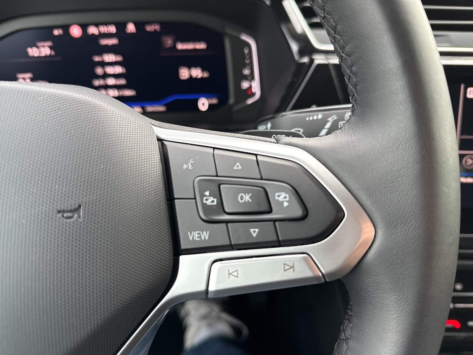 Volkswagen Touran 1.5 R-LINE EXT. CAM ACC LM17 NAVI SITZHZ.