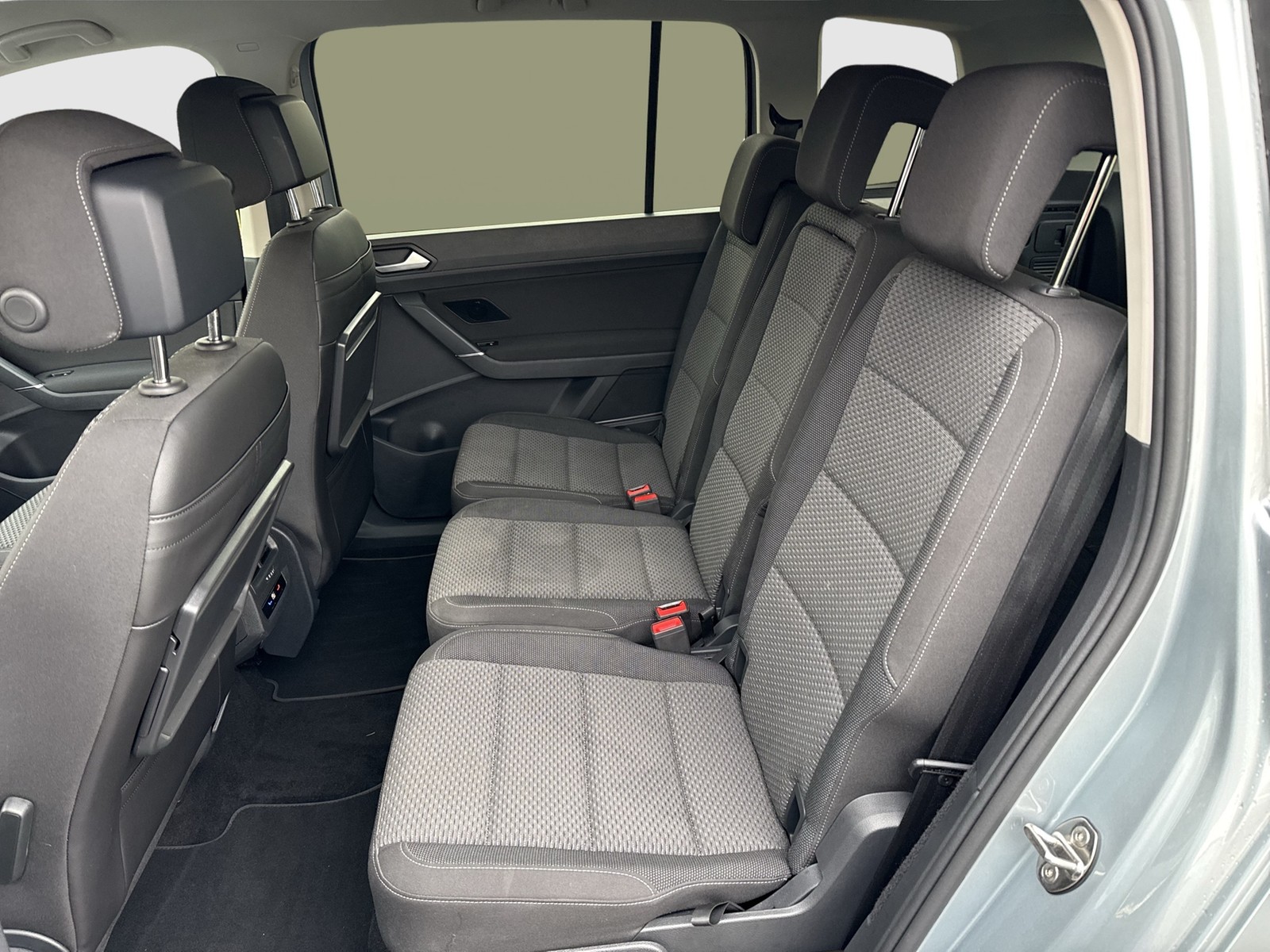 Volkswagen Touran 1.5 R-LINE EXT. CAM ACC LM17 NAVI SITZHZ.