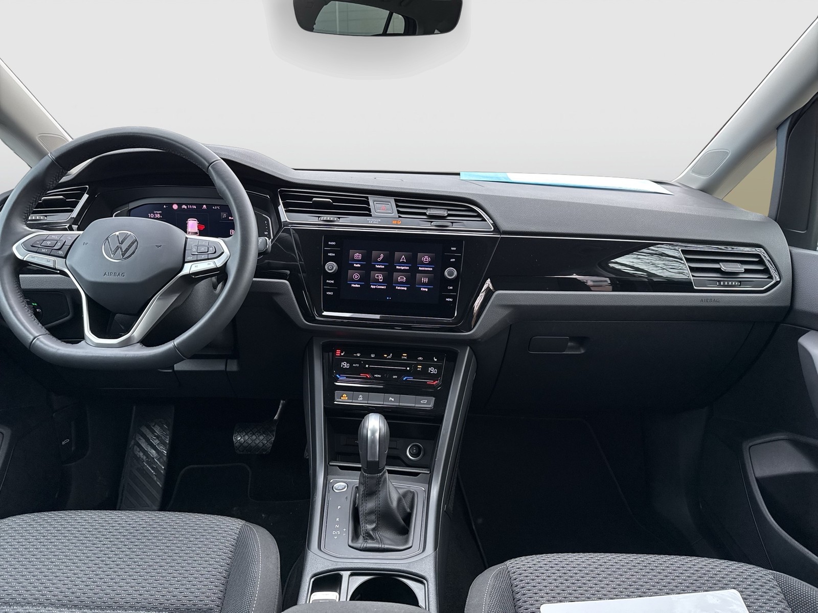 Volkswagen Touran 1.5 R-LINE EXT. CAM ACC LM17 NAVI SITZHZ.