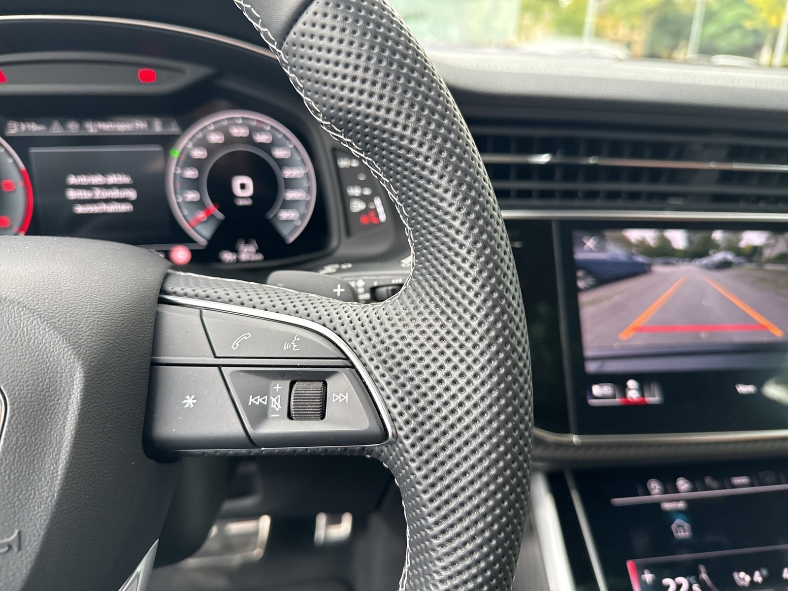 Audi Q8 50 Qu. S LINE PANO LEDER NACHTSICHT ALU23