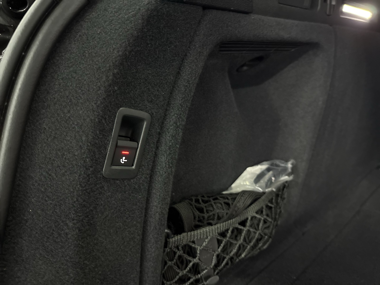 Audi A4 Avant 40 quattro S LINE BLACKPAK AHK CAM LM19