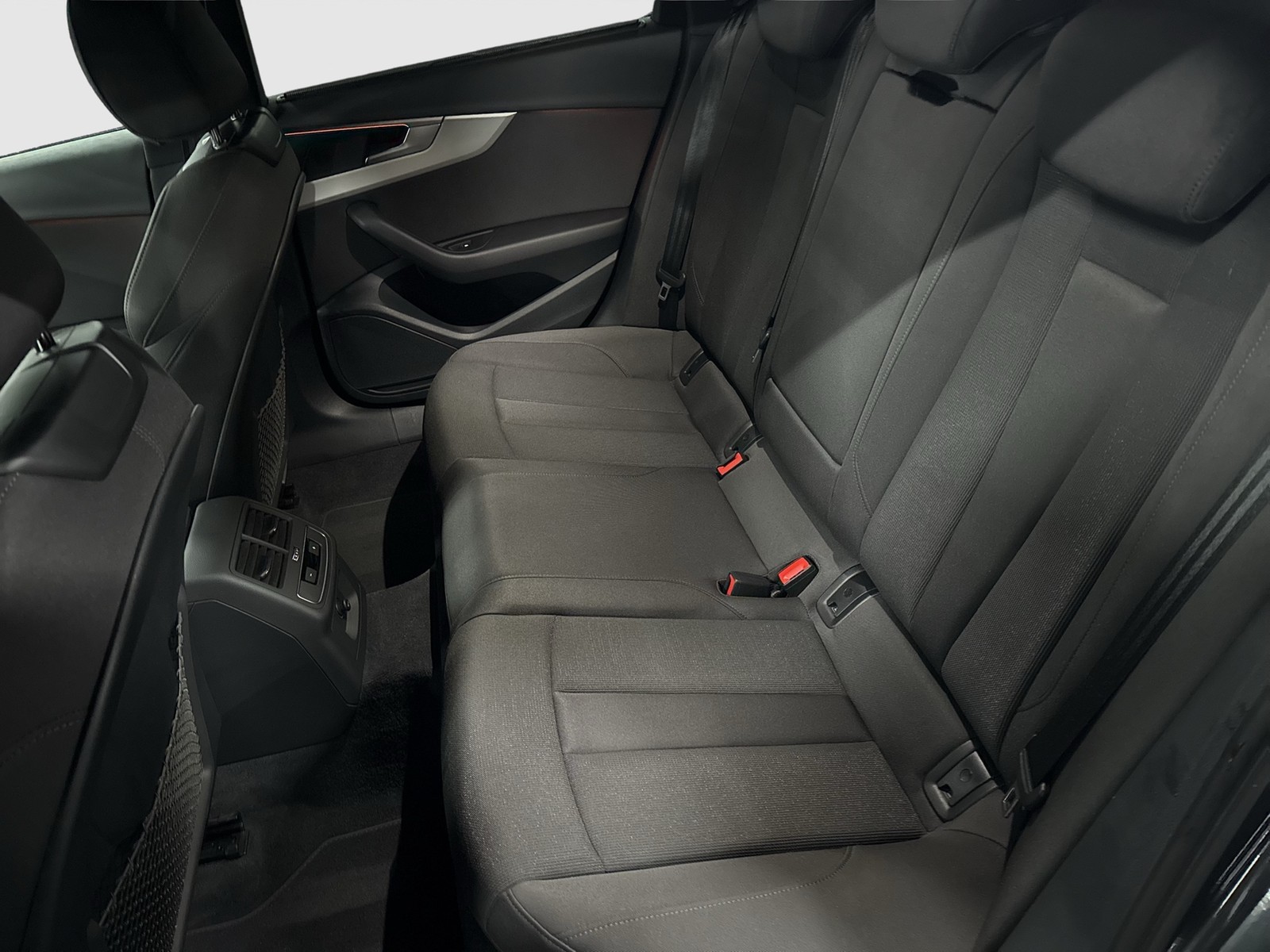 Audi A4 Avant 40 quattro S LINE BLACKPAK AHK CAM LM19