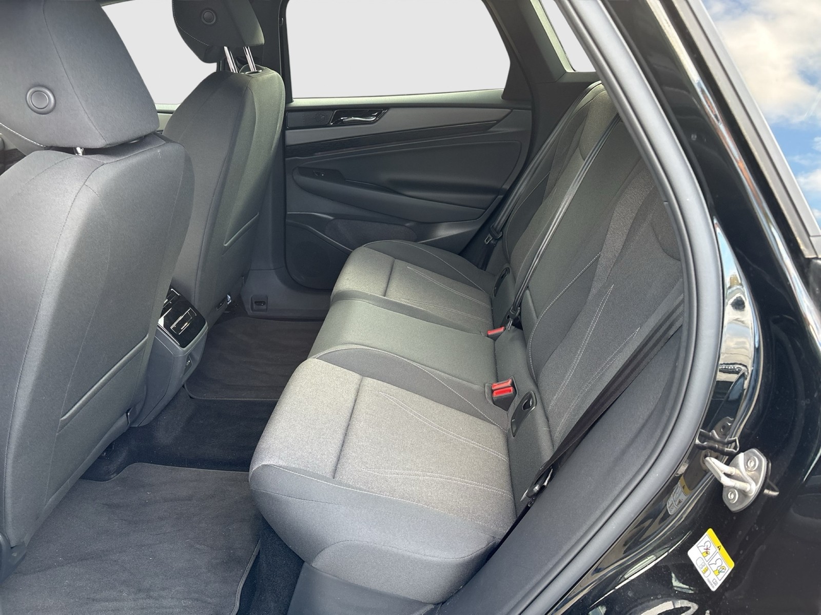 Volkswagen ID.7 Tourer PRO WÄRMEPUMPE AHK 360°CAM ACC LM19