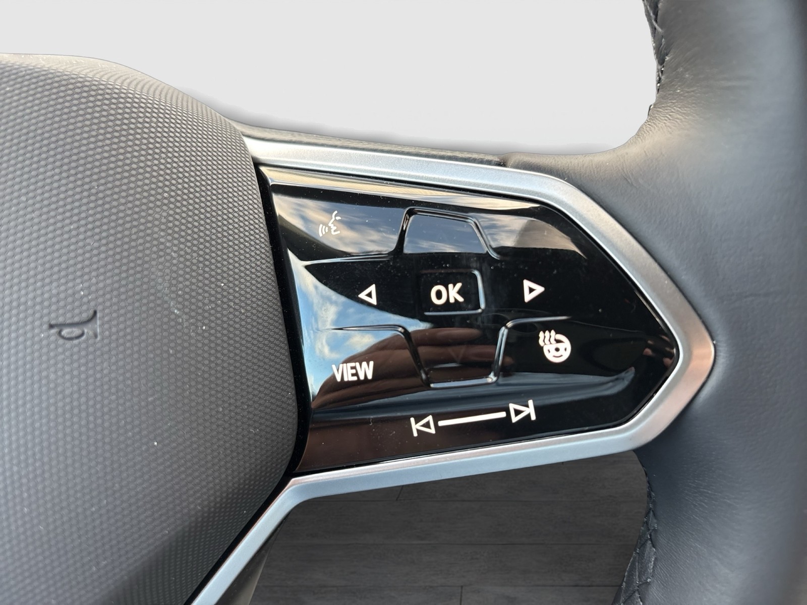 Volkswagen ID.7 Tourer PRO WÄRMEPUMPE AHK 360°CAM ACC LM19