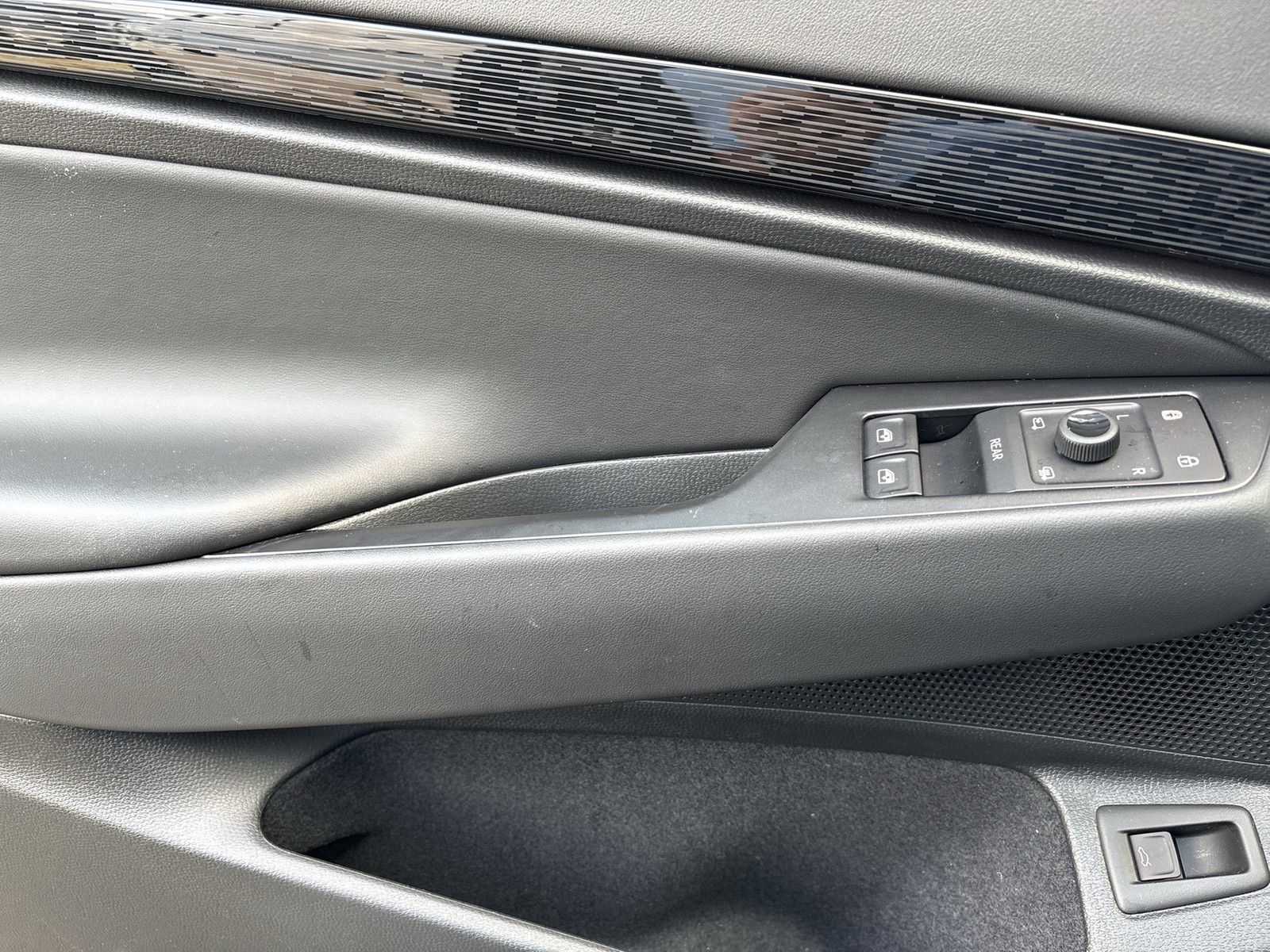 Volkswagen ID.7 Tourer PRO WÄRMEPUMPE AHK 360°CAM ACC LM19