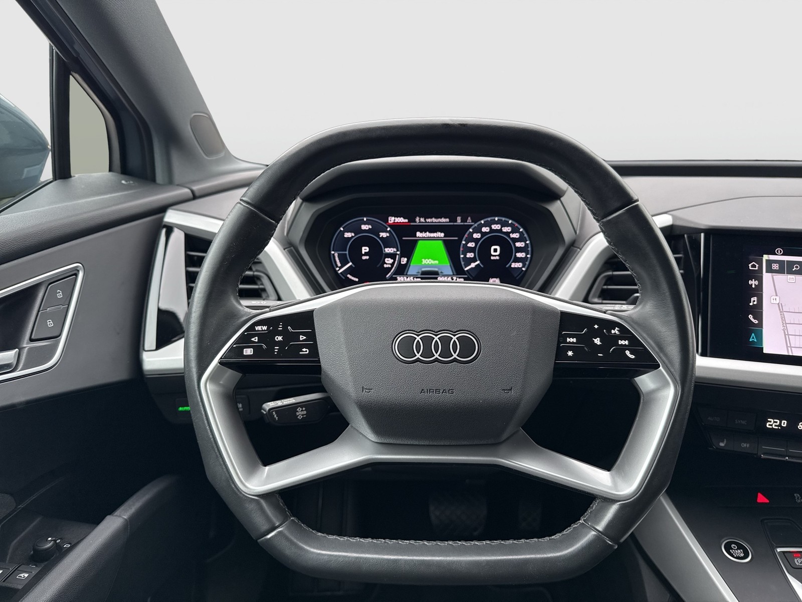 Audi Q4 e-tron 35 PANO ALU19 NAVI+ SITZHEIZ. LED