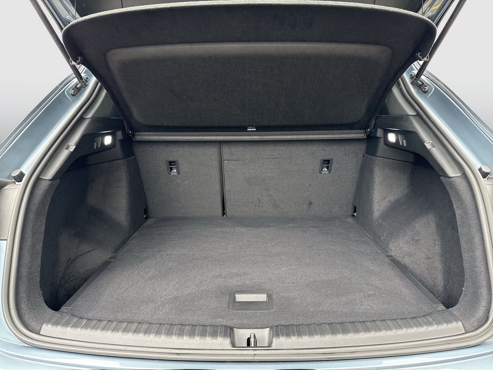 Audi Q4 e-tron 35 PANO ALU19 NAVI+ SITZHEIZ. LED