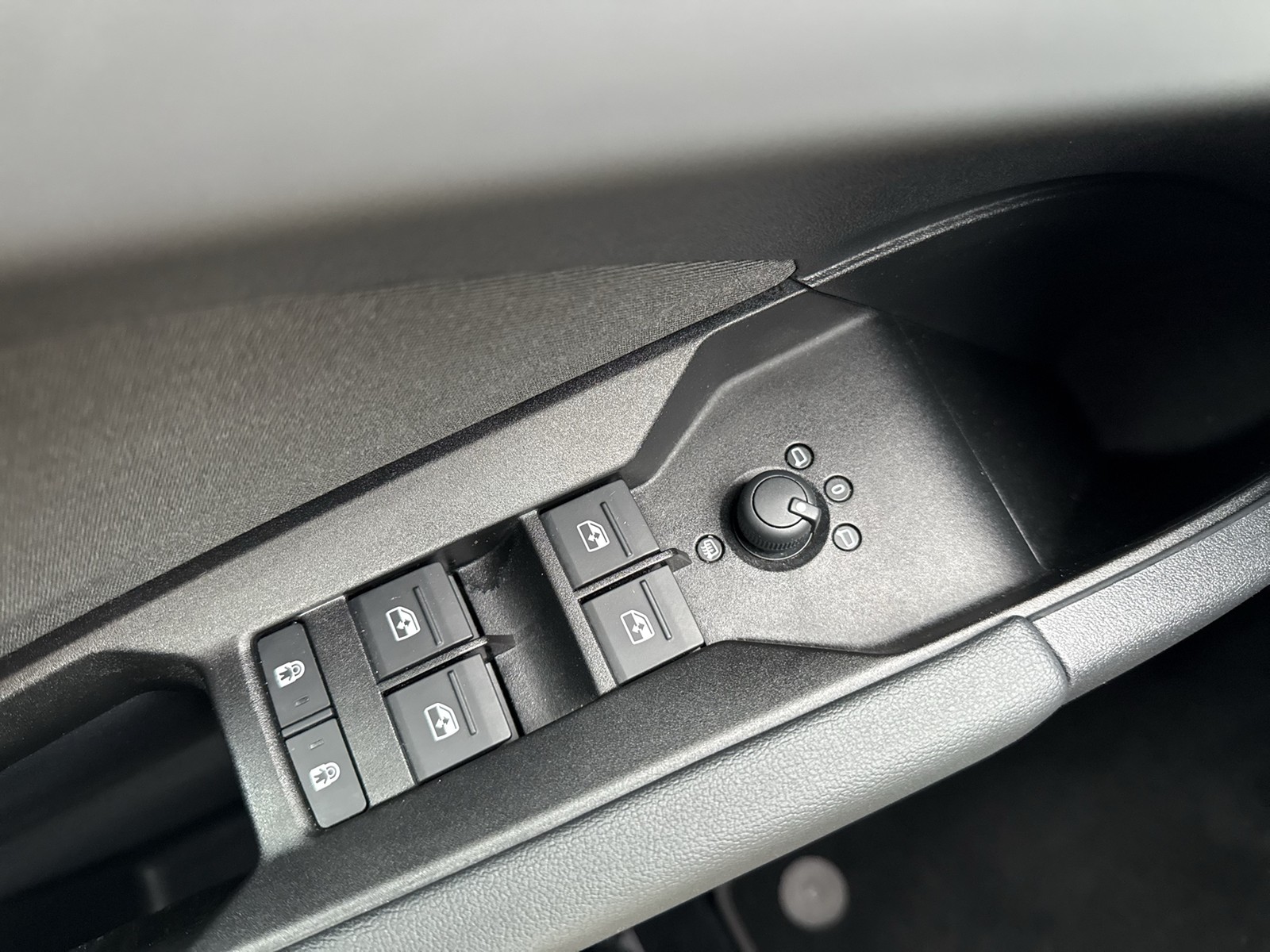 Audi Q4 e-tron 35 PANO ALU19 NAVI+ SITZHEIZ. LED