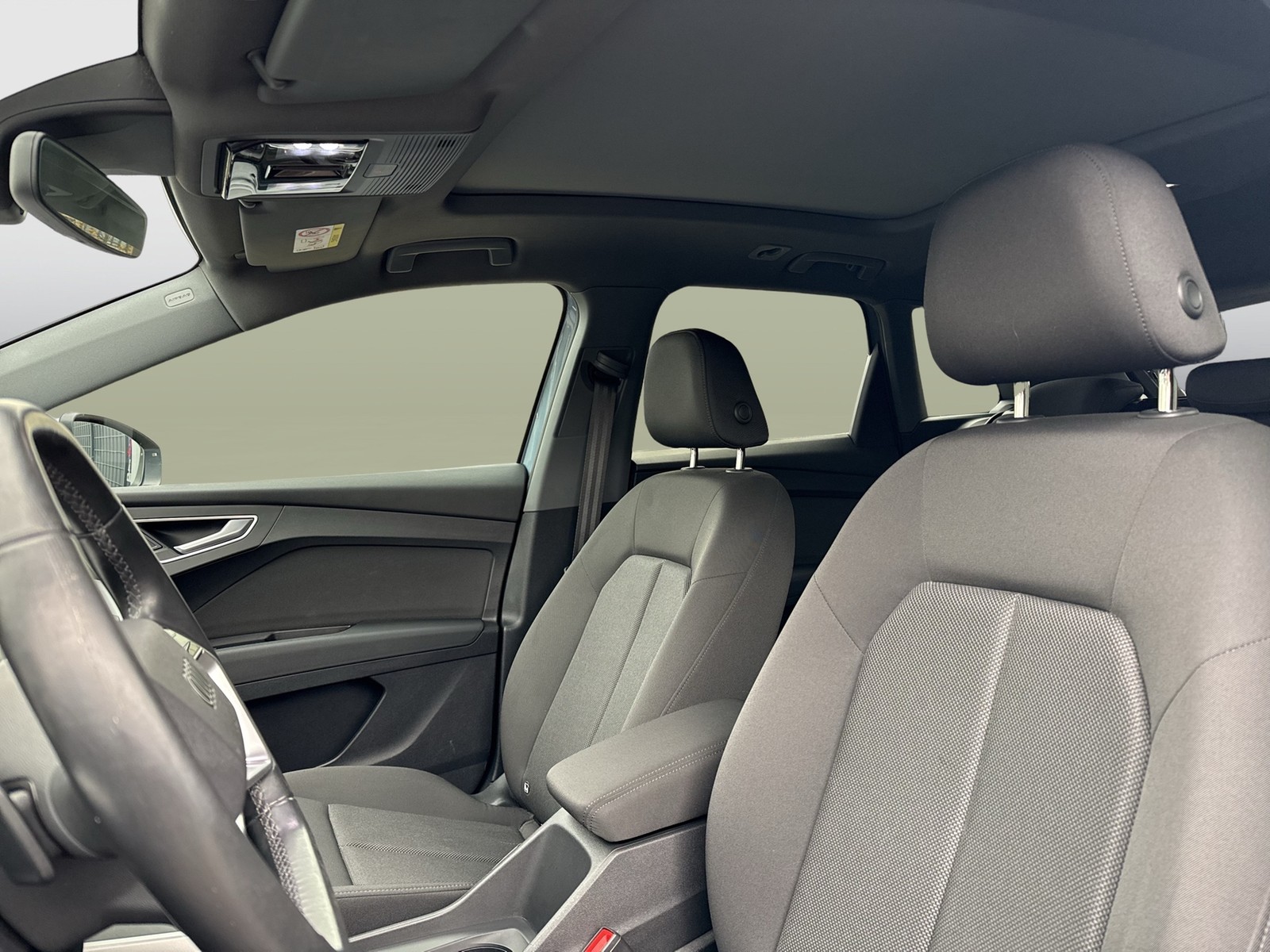 Audi Q4 e-tron 35 PANO ALU19 NAVI+ SITZHEIZ. LED