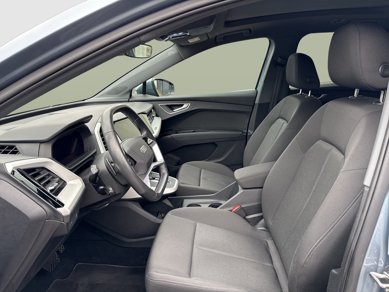 Audi Q4 e-tron 35 PANO ALU19 NAVI+ SITZHEIZ. LED