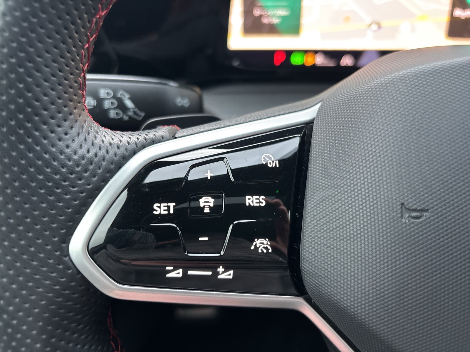 Volkswagen Golf VIII 2.0 GTI BLACKSTYLE PANO AHK CAM ACC 18Z