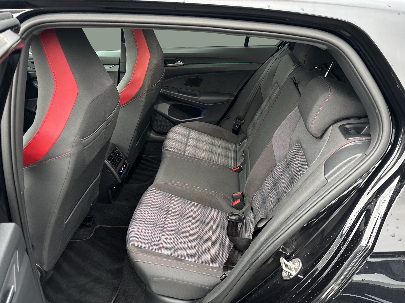 Volkswagen Golf VIII 2.0 GTI BLACKSTYLE PANO AHK CAM ACC 18Z