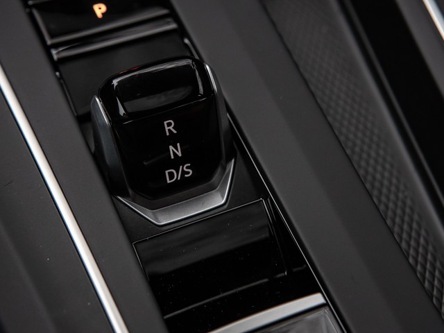 Volkswagen Golf VIII 1.4 HYBRID GTE PANO AHK CAM ACC LM18