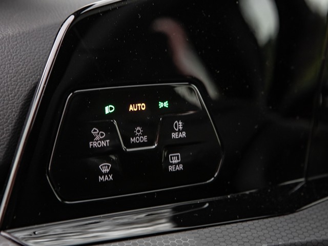 Volkswagen Golf VIII 1.4 HYBRID GTE PANO AHK CAM ACC LM18