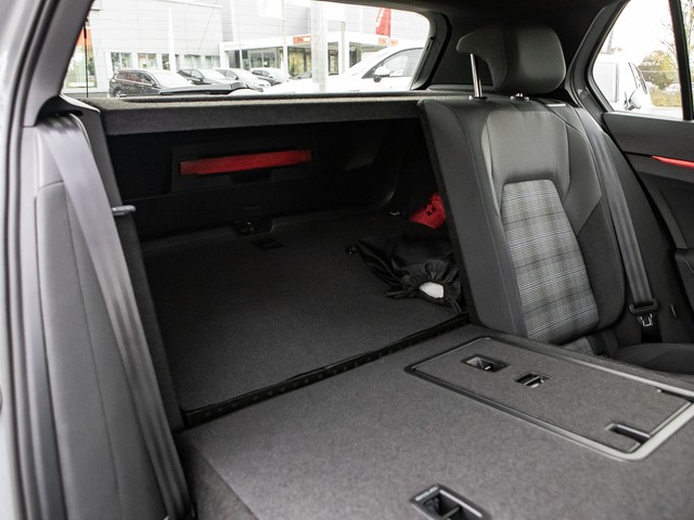 Volkswagen Golf VIII 1.4 HYBRID GTE PANO AHK CAM ACC LM18