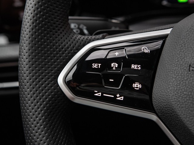 Volkswagen Golf VIII 1.4 HYBRID GTE PANO AHK CAM ACC LM18