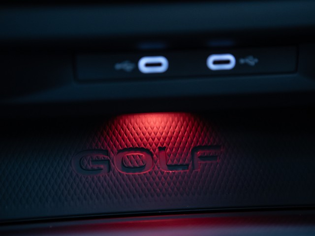 Volkswagen Golf VIII 1.4 HYBRID GTE PANO AHK CAM ACC LM18